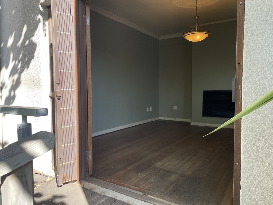To Let 3 Bedroom Property for Rent in Vredehoek Western Cape